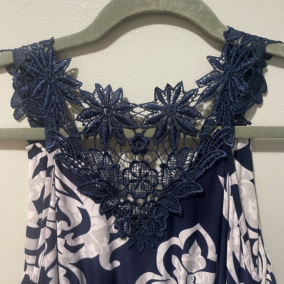 Ariana by Howards navy/white knee length dress. Size L/XL. - Picture 8 of 10